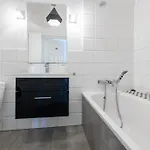 Wilcza 55 Prywatne Mieszkanie Z Oddzielna Sypialnia W Centrum 400m Od Dworca Centralnego Samodzielne Zameldowanie! Self Check-in System!
