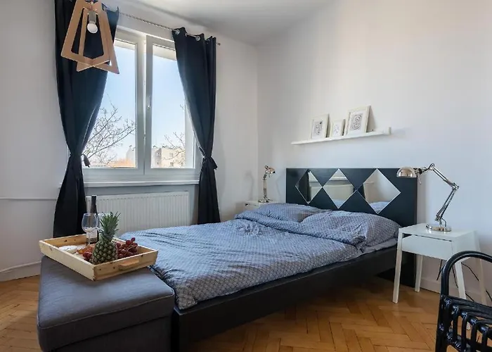 Apartment Wilcza 55: Private With Separate Bedroom *