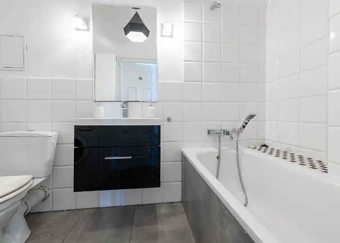 Wilcza 55: Private With Separate Bedroom